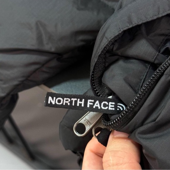 The North Face Black Puffer Retro Nuptse 700 Brand New With Tags - Picture 4 of 8